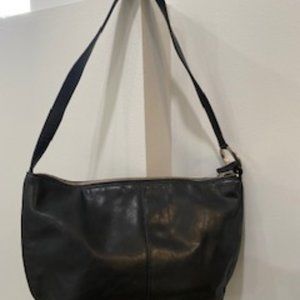 Indeed – Leather Hobo bag with silver circle accent
